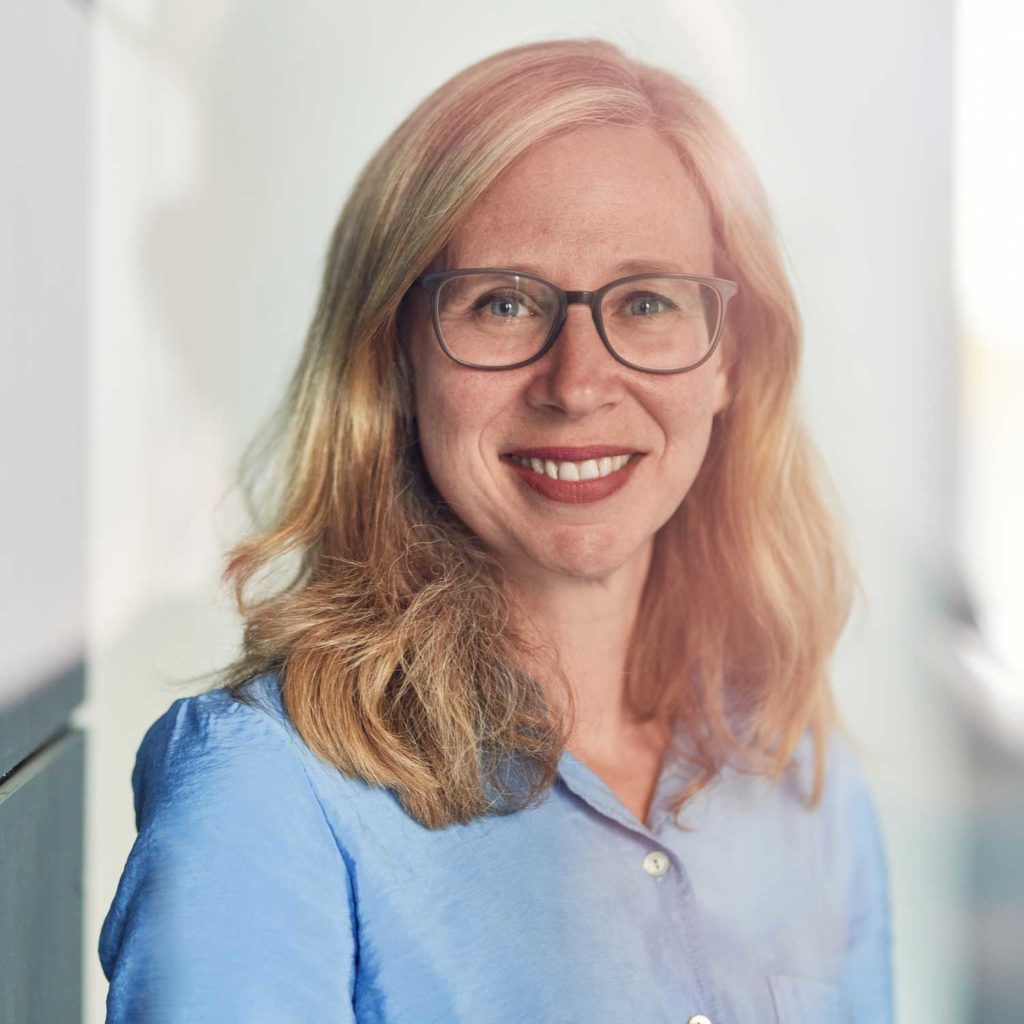 Portraitfoto von Margaret Hallay Programmleiterin impakt schulleitung