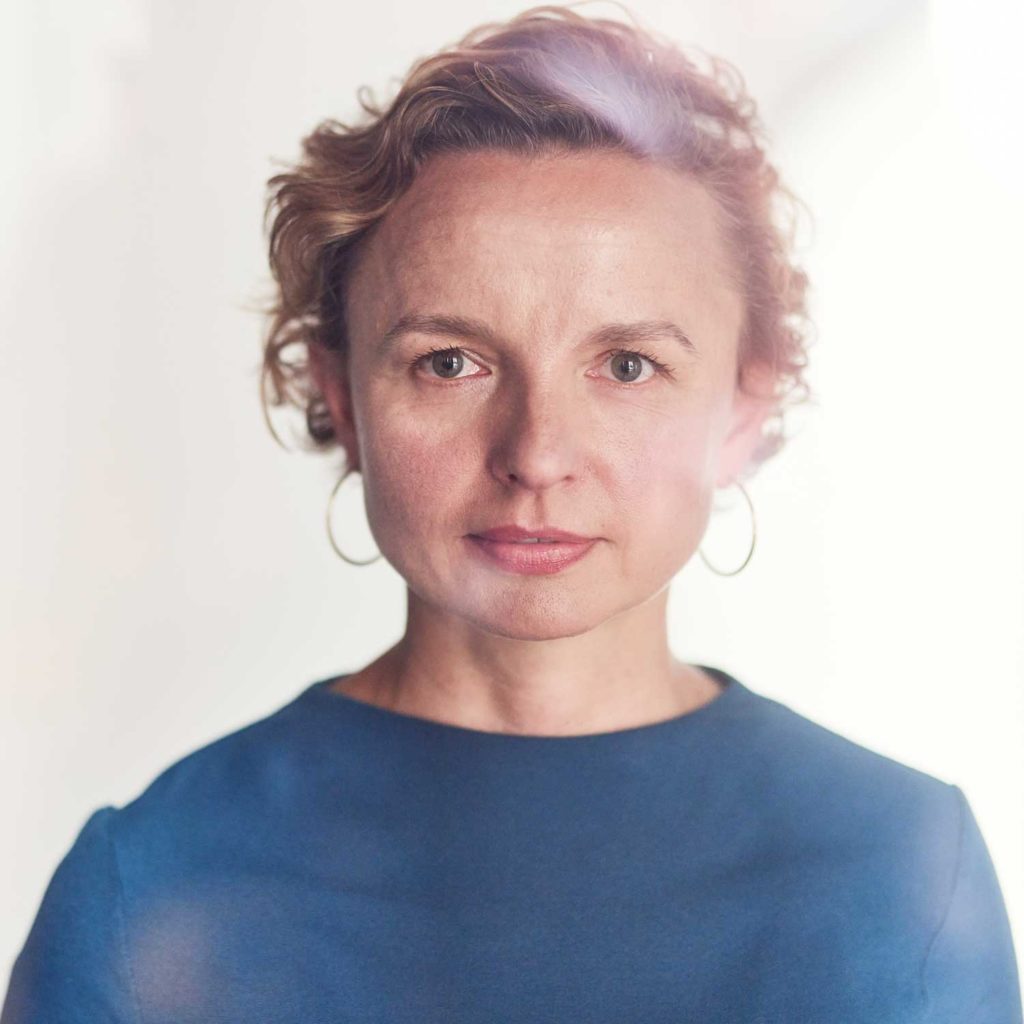 Portraitfoto von Kornelia Neumann - Projektmanagerin